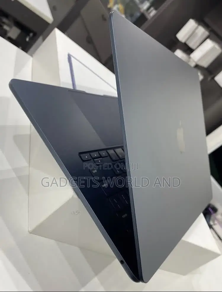 New Laptop Apple MacBook Air 2025 M4 16GB Apple M4 SSD 512GB