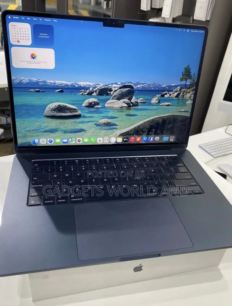New Laptop Apple MacBook Air 2025 M4 16GB Apple M4 SSD 512GB