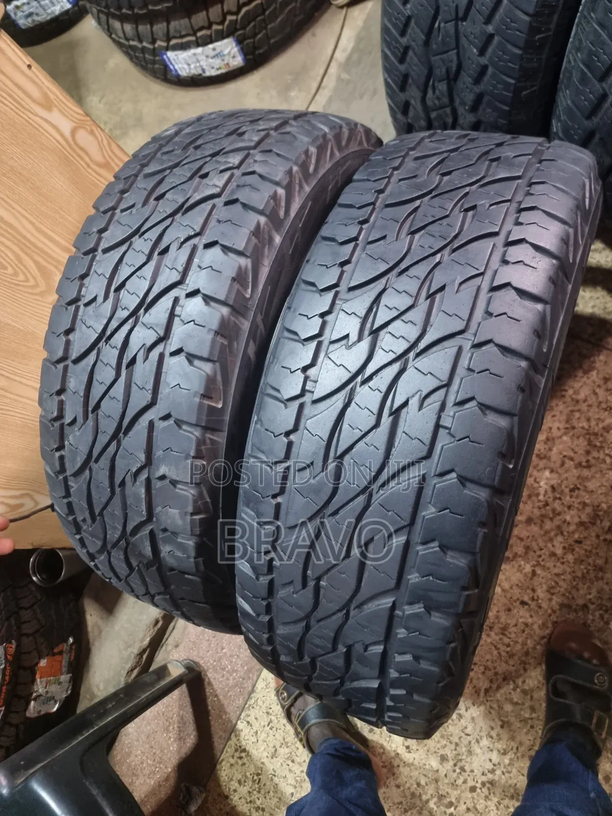 265/65r17 Good Condition Bridgestone for Land Cruiser.