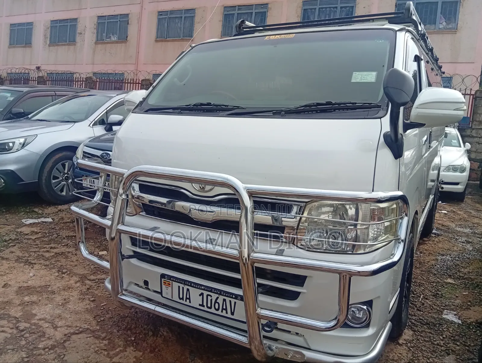 Toyota HiAce 2013 White