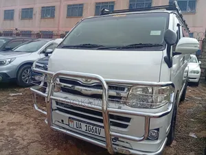 Toyota HiAce 2013 White