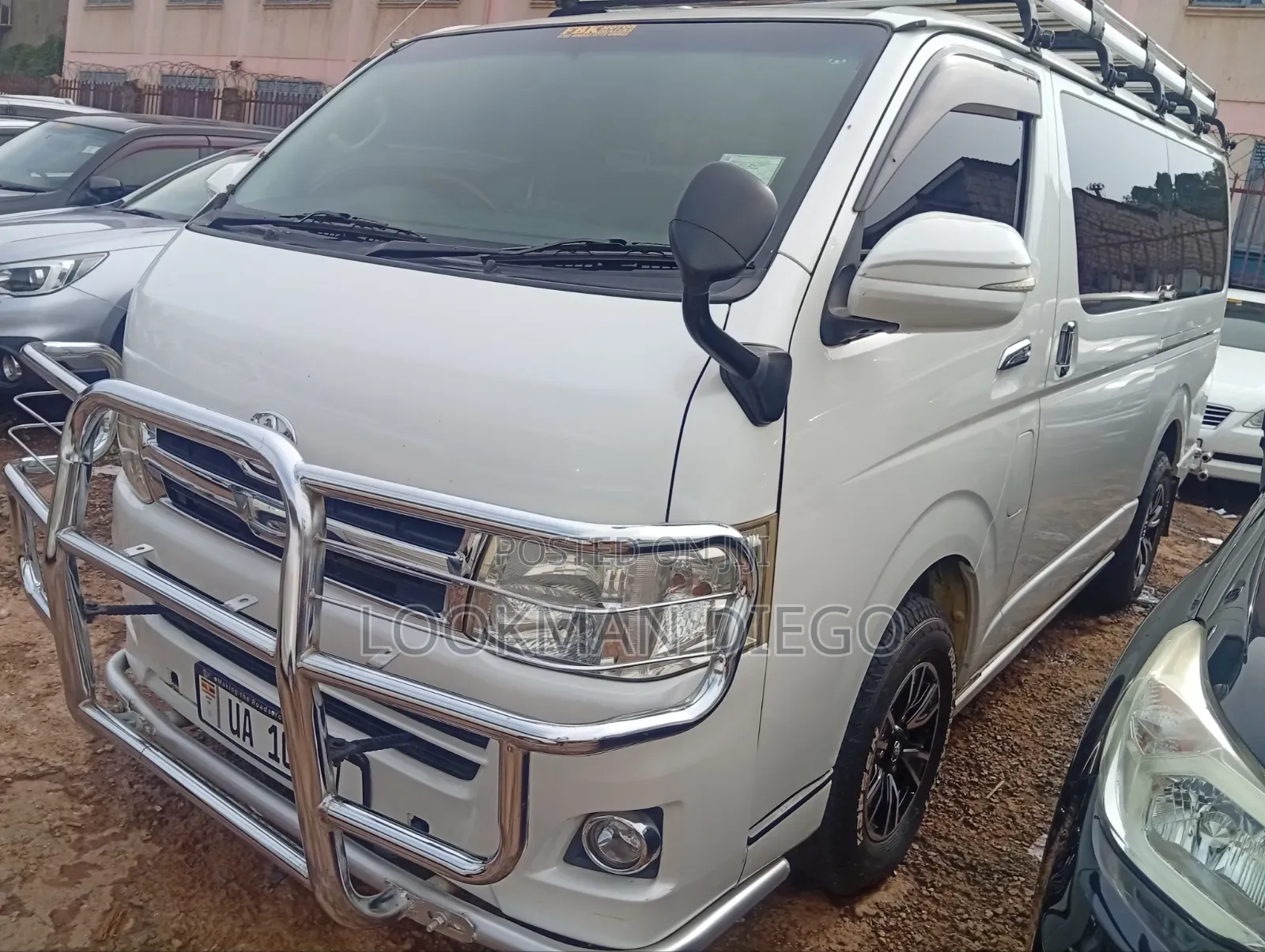 Toyota HiAce 2013 White