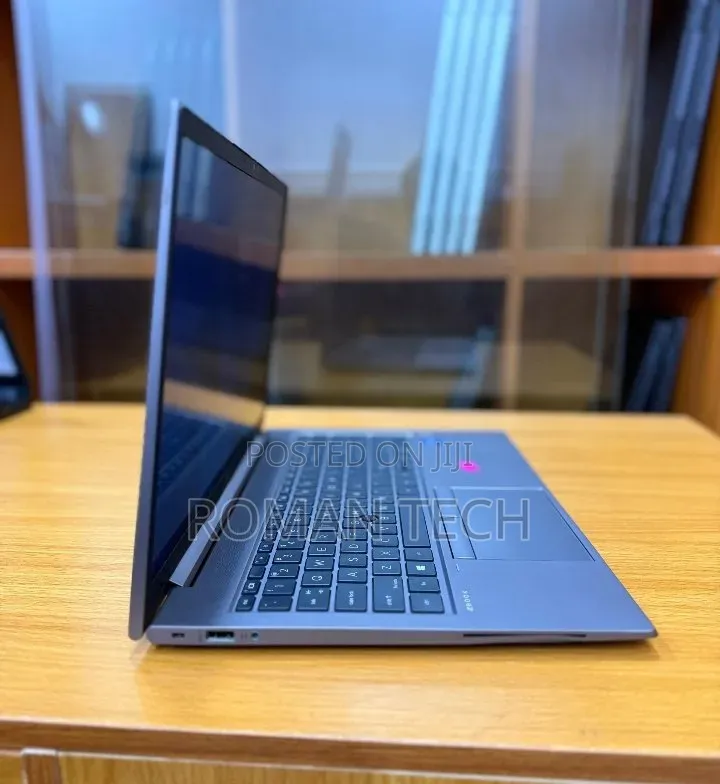 New Laptop HP ZBook Firefly G8 32GB Intel Core i9 SSD 1T