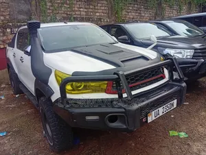 Toyota Hilux 2018 White