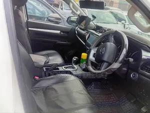 Toyota Hilux 2018 White