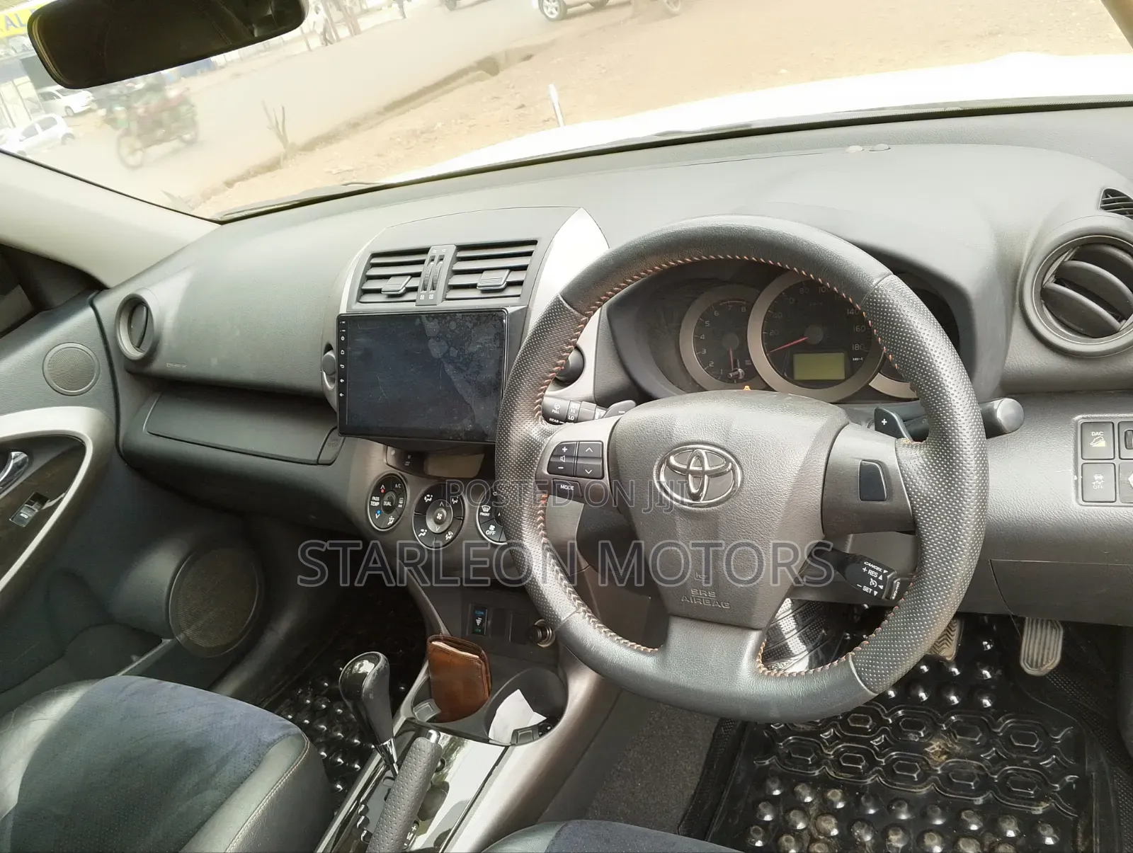 Toyota Vanguard 2013 White