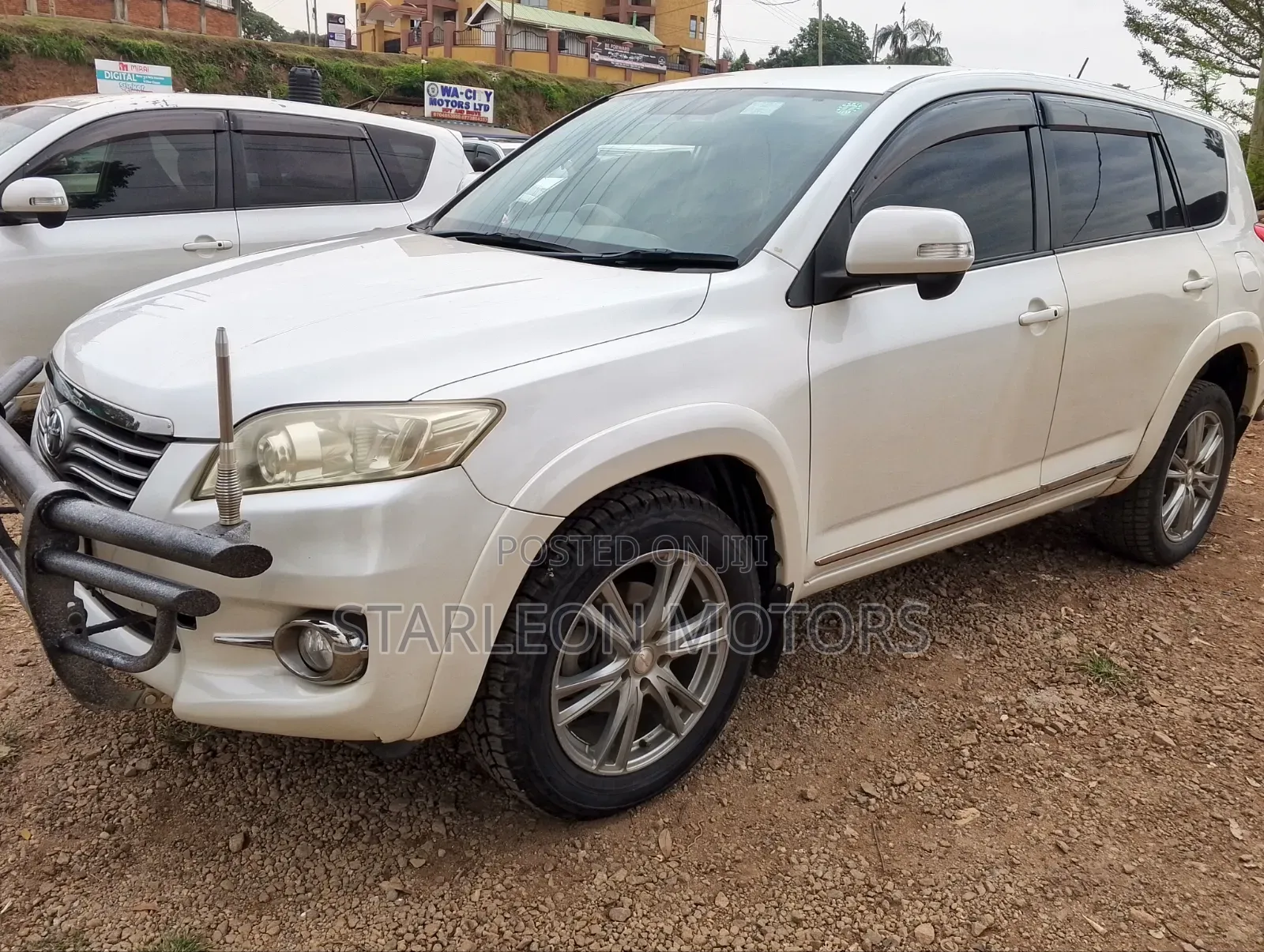 Toyota Vanguard 2013 White