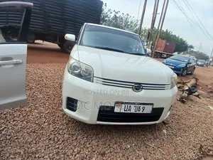 Toyota Corolla Rumion Hatchback 1.5 FWD 2010 White