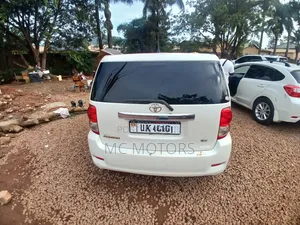 Toyota Corolla Rumion Hatchback 1.5 FWD 2010 White