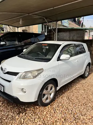 Toyota IST 2011 White