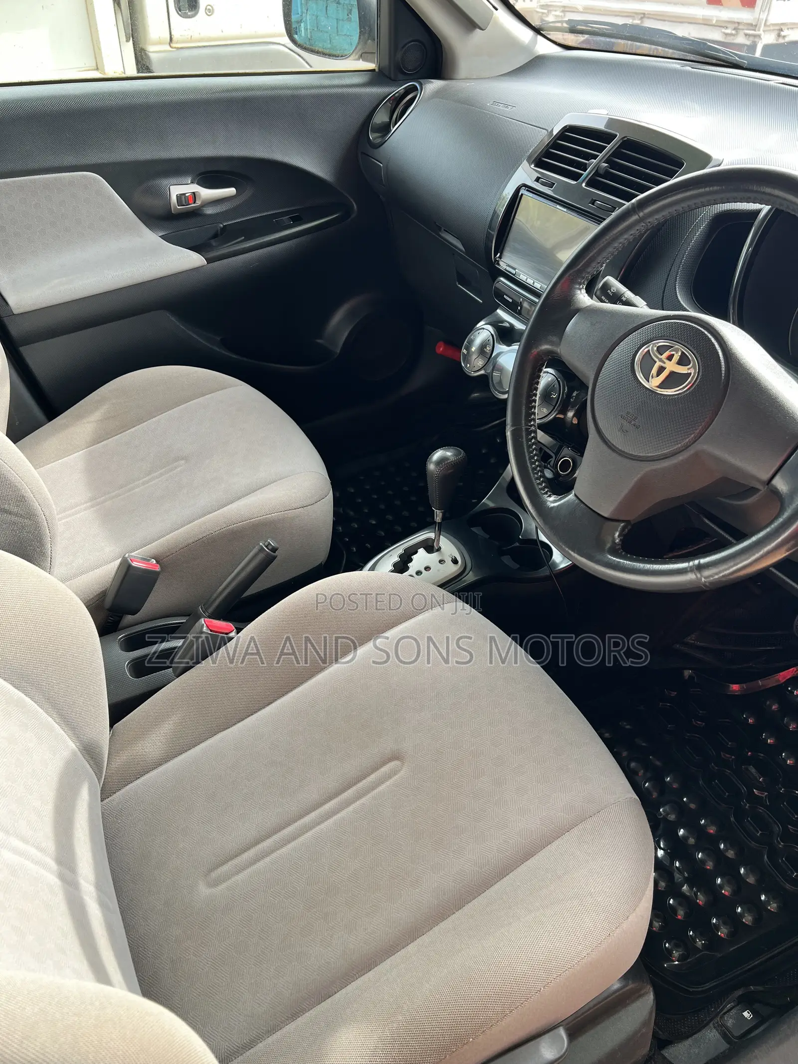 Toyota IST 2011 White