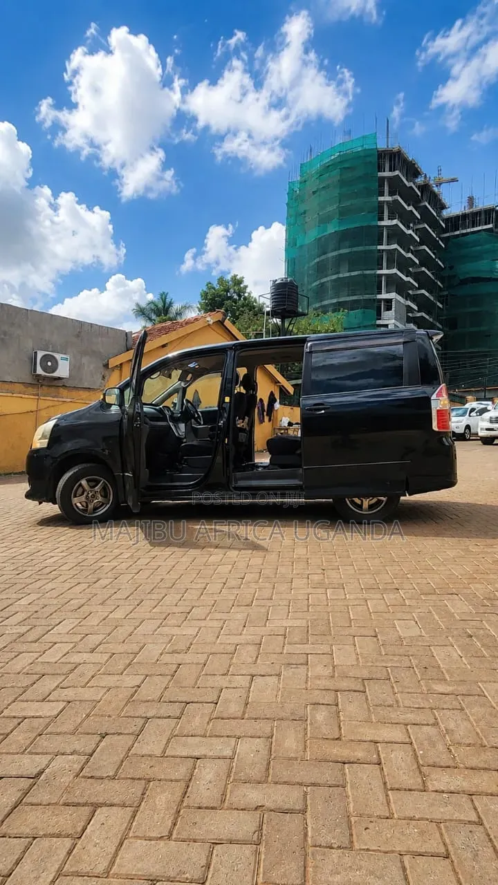 Toyota Noah 2009 Black