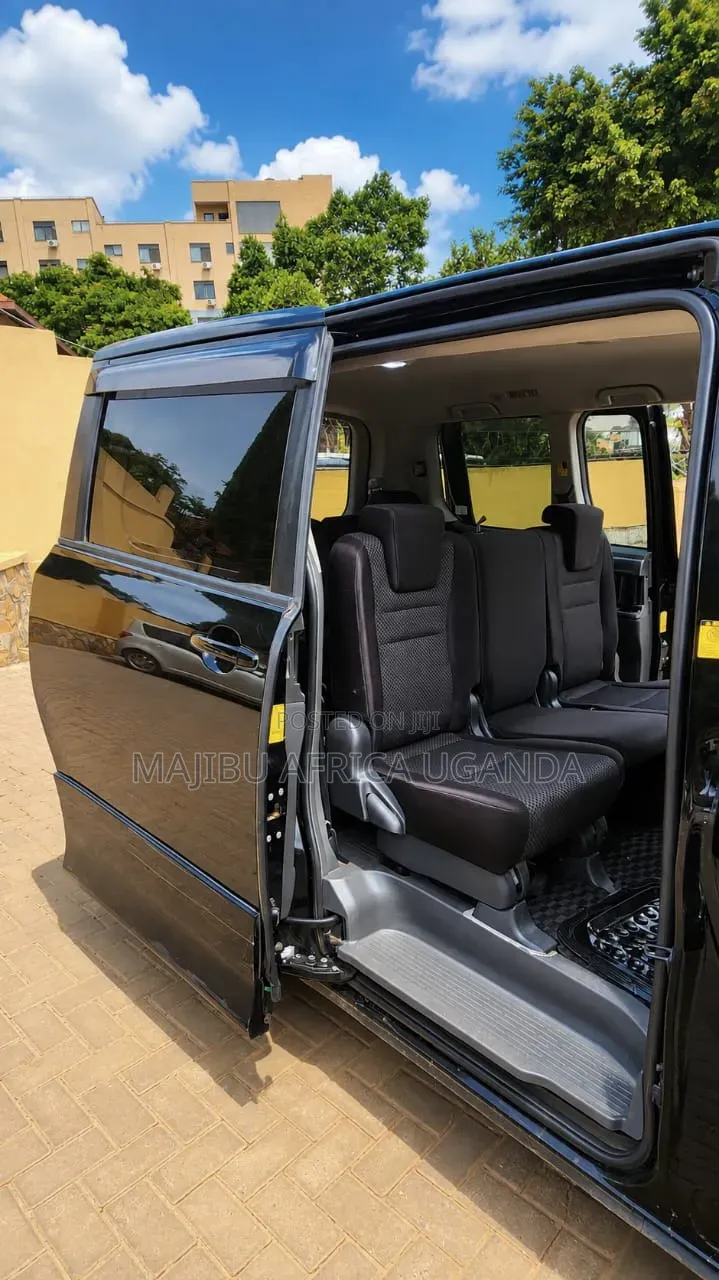 Toyota Noah 2009 Black