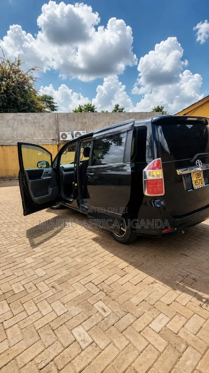 Toyota Noah 2009 Black