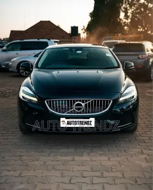 Volvo V40 2017 Black