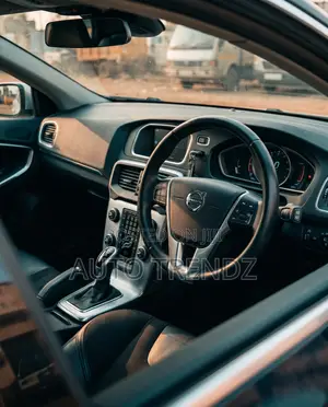 Volvo V40 2017 Black