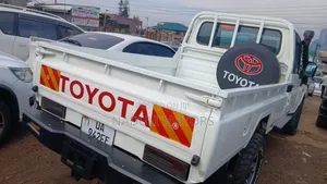 Toyota Land Cruiser 2015 White