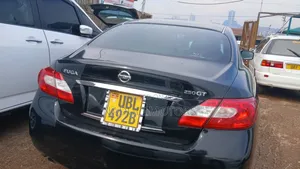 Nissan Fuga 2016 Black