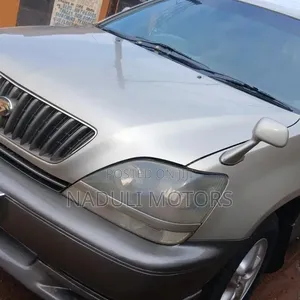 Toyota Harrier 2002 Gold
