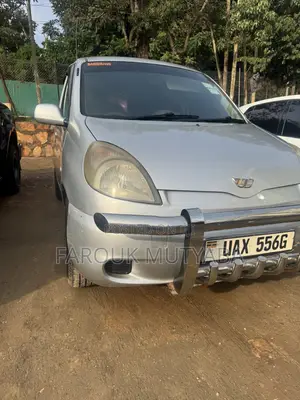 Toyota Fun Cargo 2001 Silver