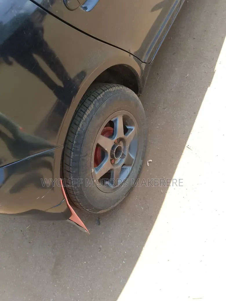 Toyota HiAce 2003 Black