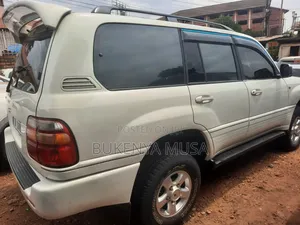 Toyota Land Cruiser 2006 White