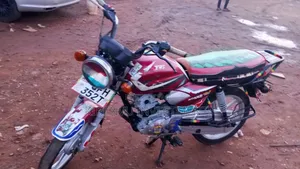 TVS HLX 125 2022 Red