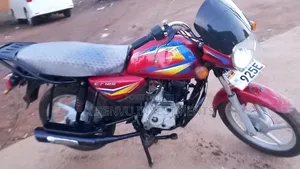 TVS HLX 125 2022 Red
