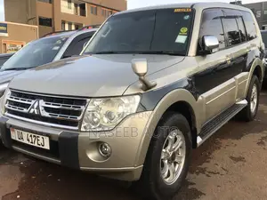 Mitsubishi Pajero 2010 Gold