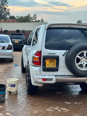 Mitsubishi Pajero 2005 White