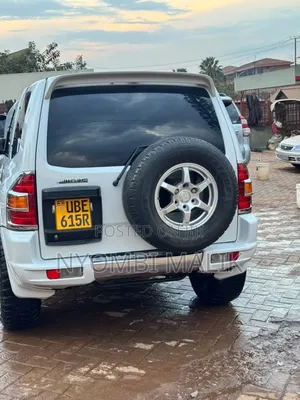 Mitsubishi Pajero 2005 White