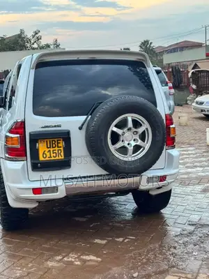 Mitsubishi Pajero 2005 White
