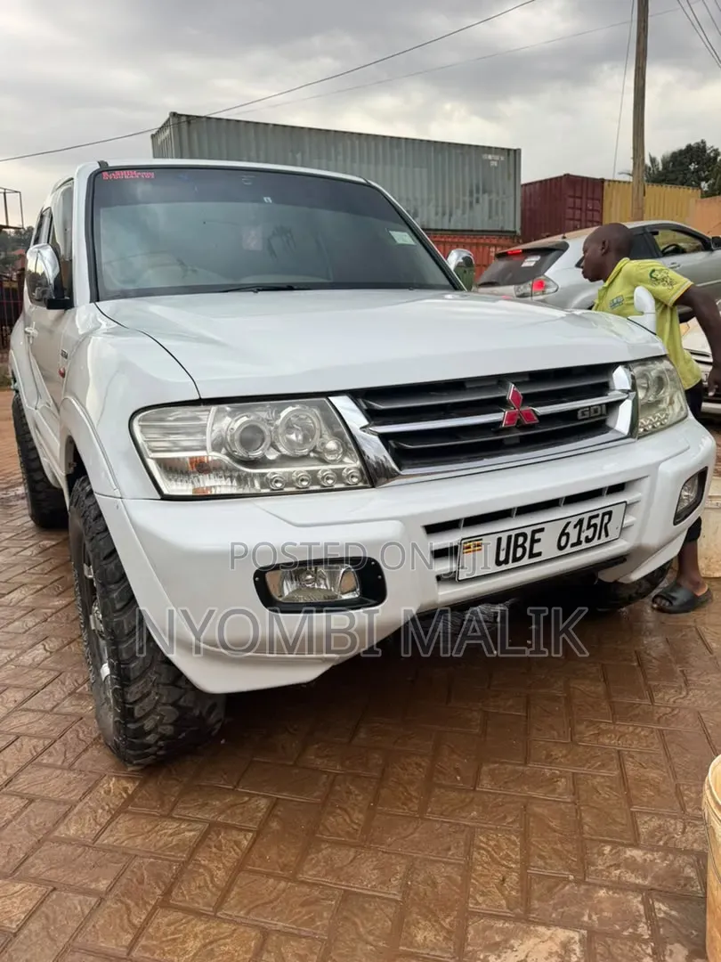 Mitsubishi Pajero 2005 White