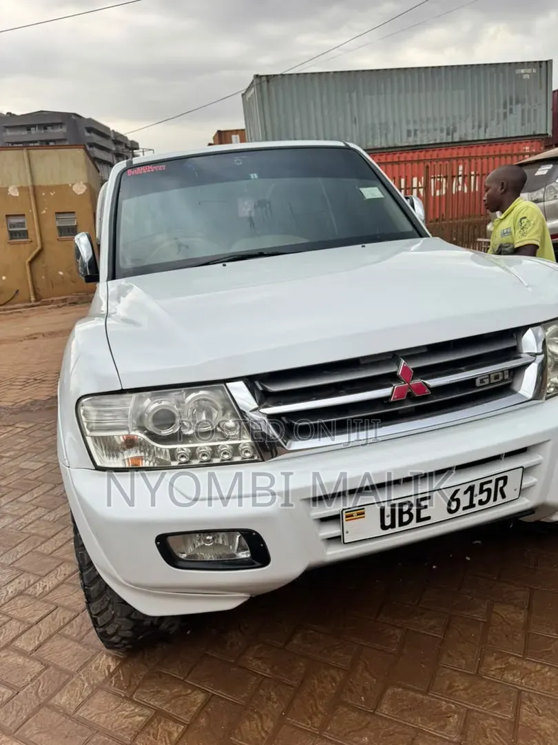 Mitsubishi Pajero 2005 White
