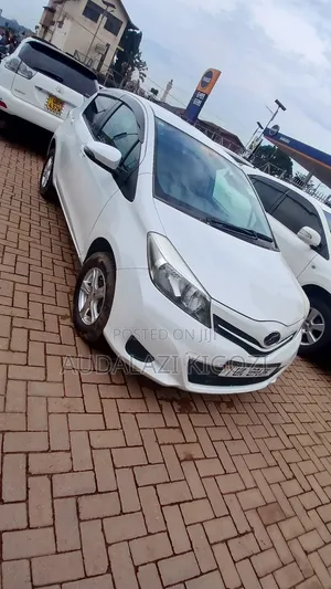 Toyota Vitz 2011 White