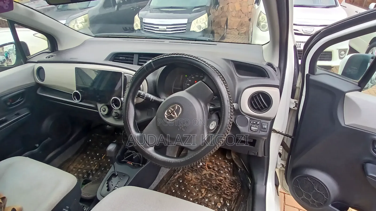 Toyota Vitz 2011 White