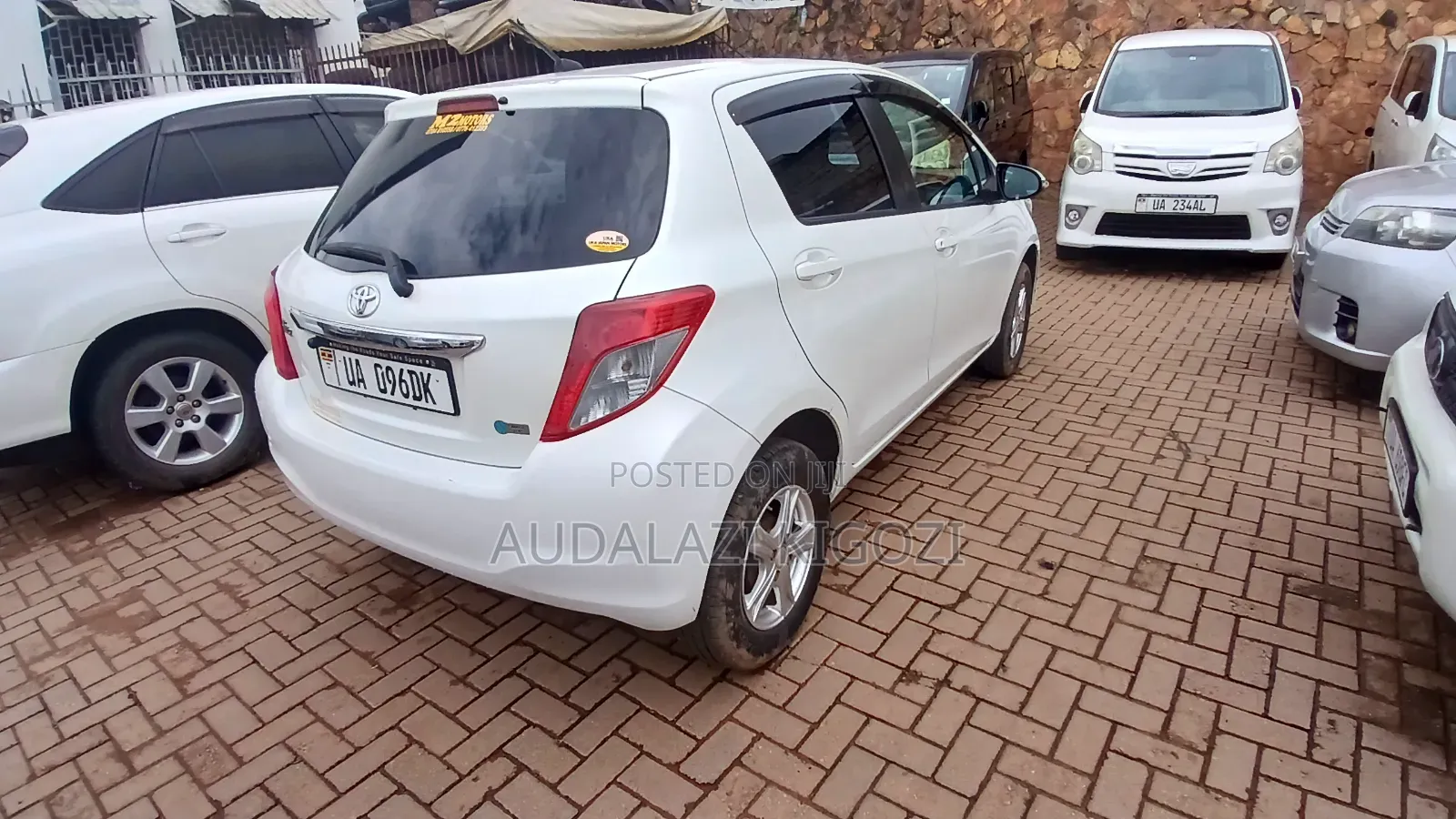 Toyota Vitz 2011 White