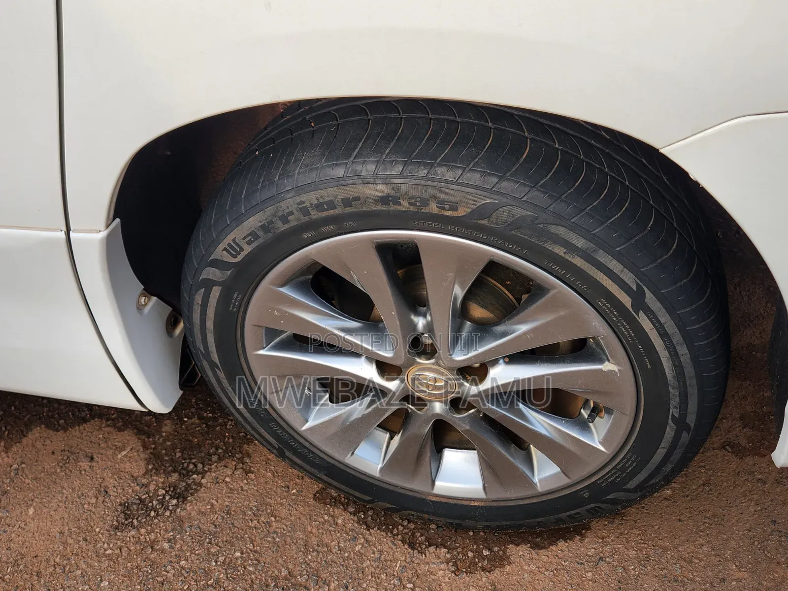 Toyota Vanguard 2012 White