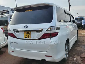 Toyota Vanguard 2012 White
