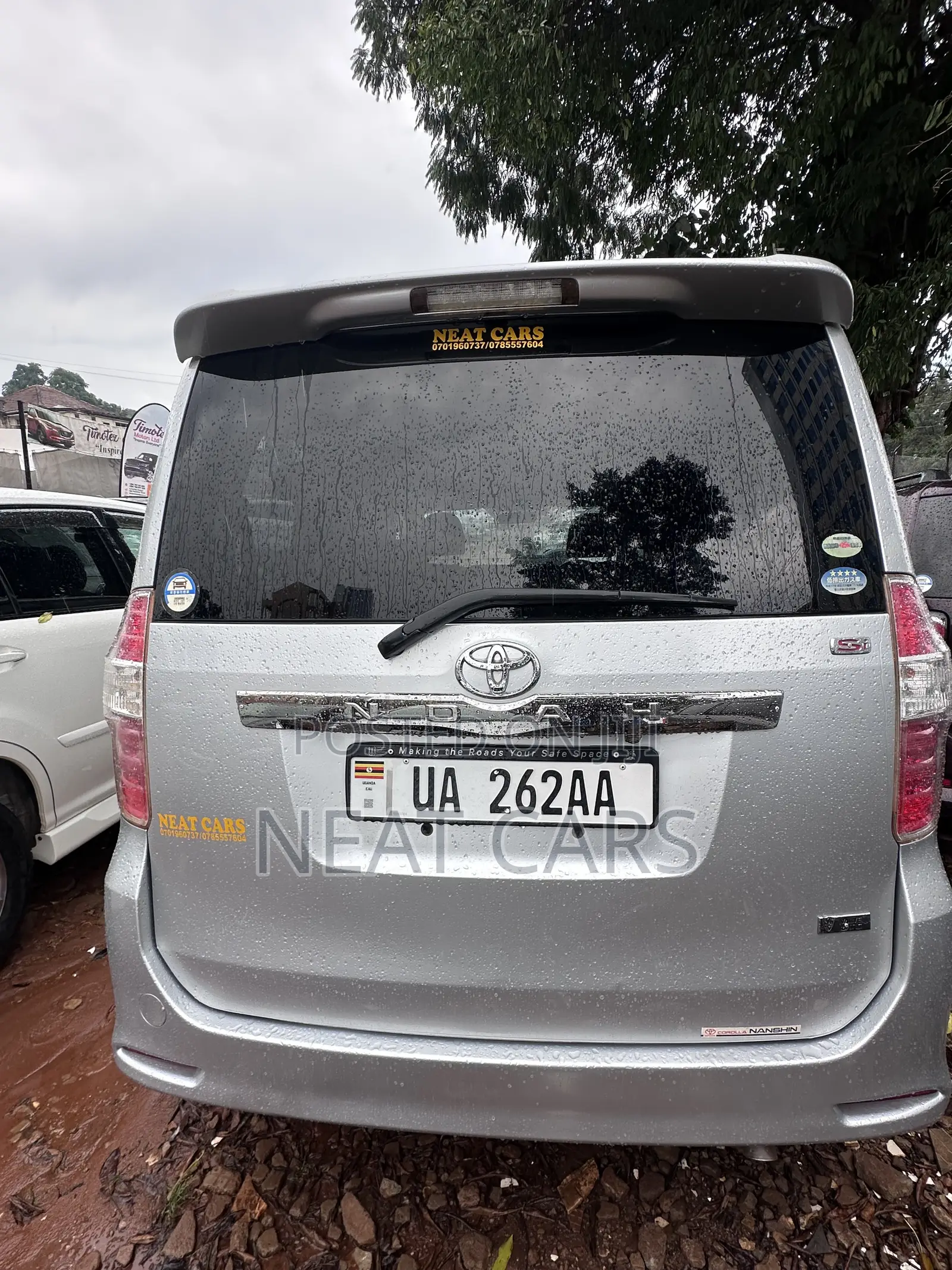 Toyota Noah 2010 Silver