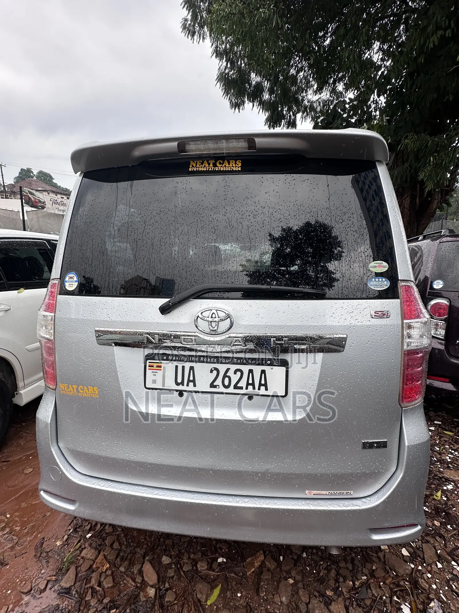 Toyota Noah 2010 Silver
