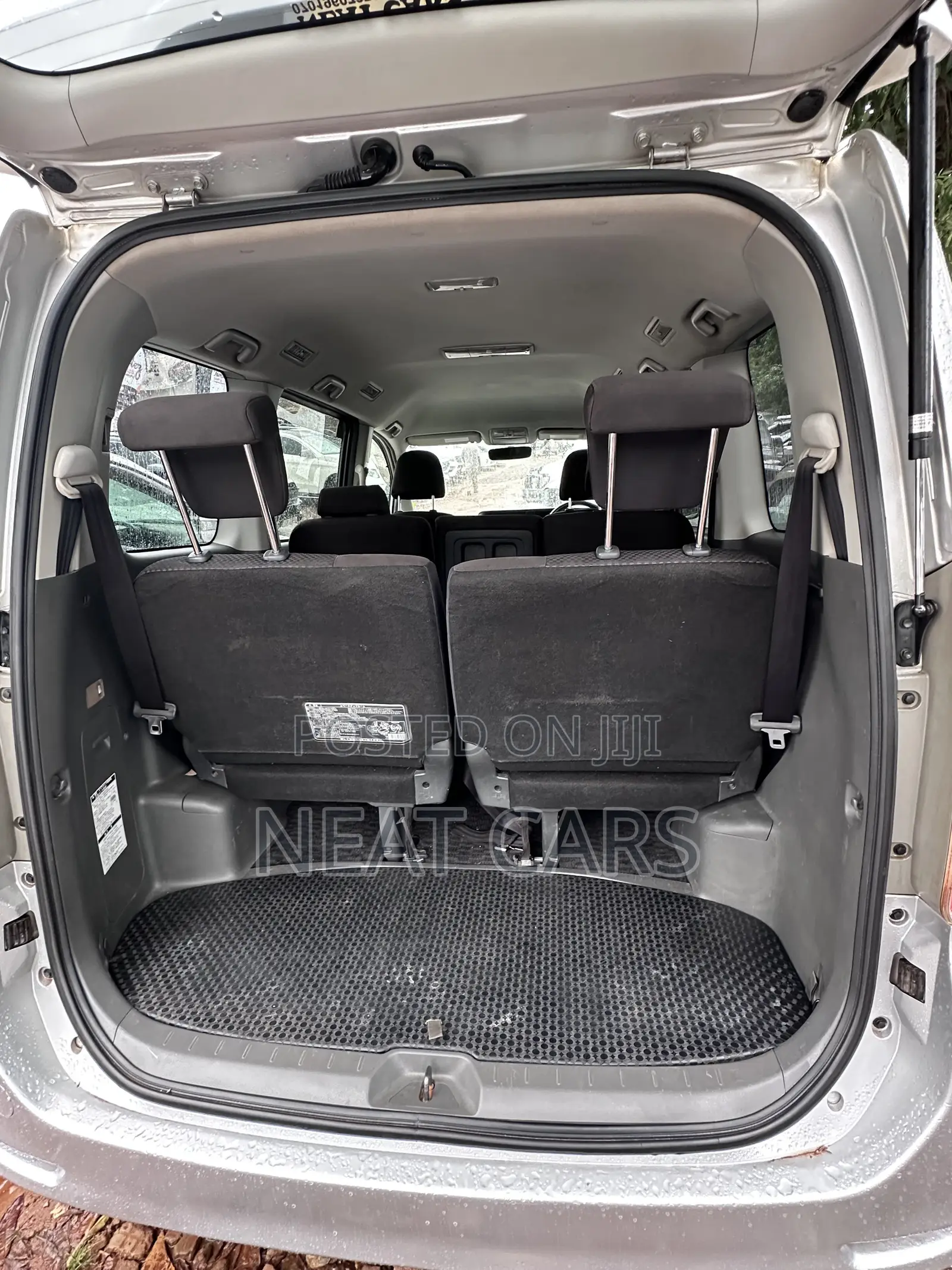 Toyota Noah 2010 Silver