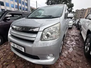 Toyota Noah 2010 Silver