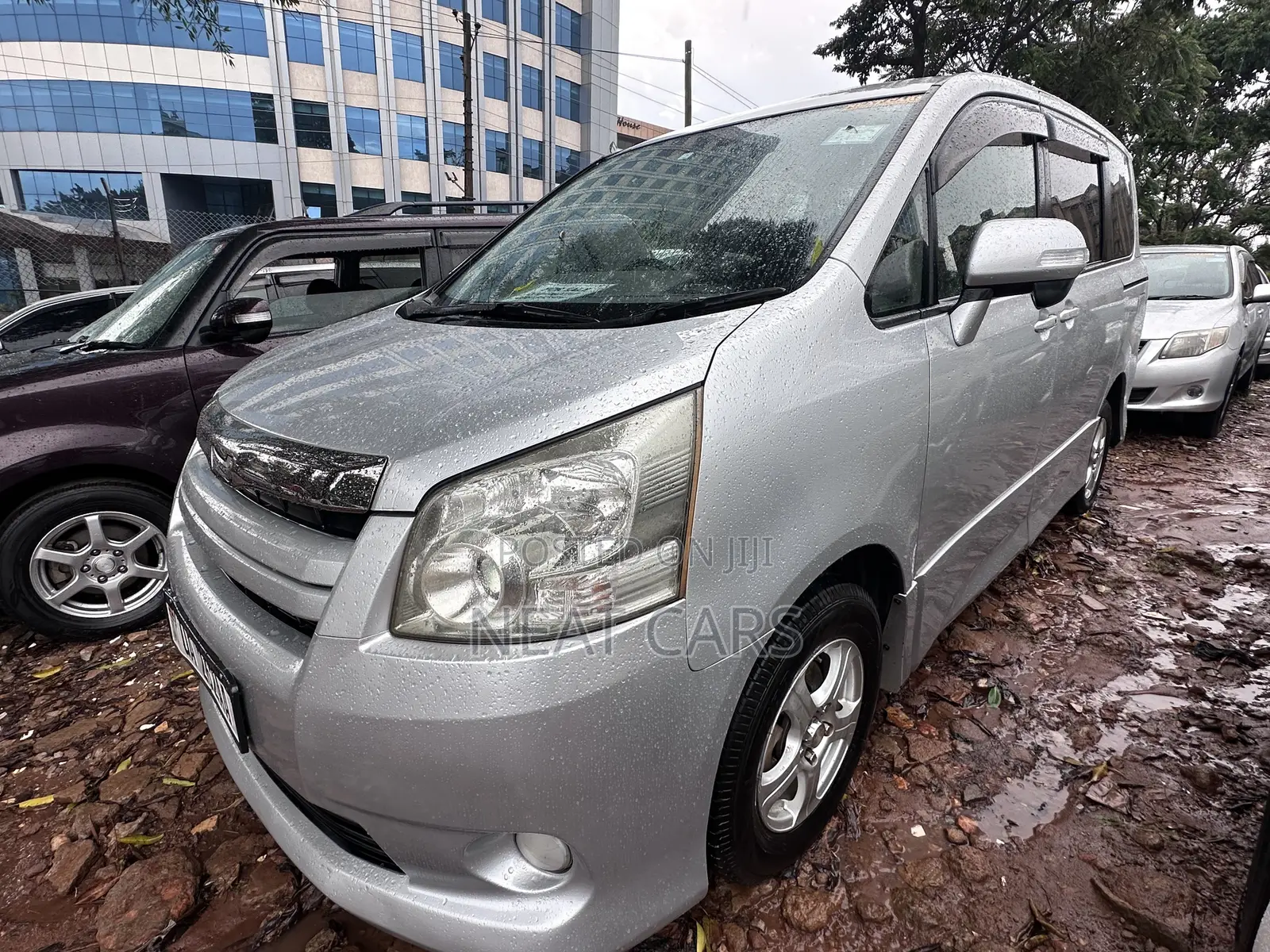 Toyota Noah 2010 Silver