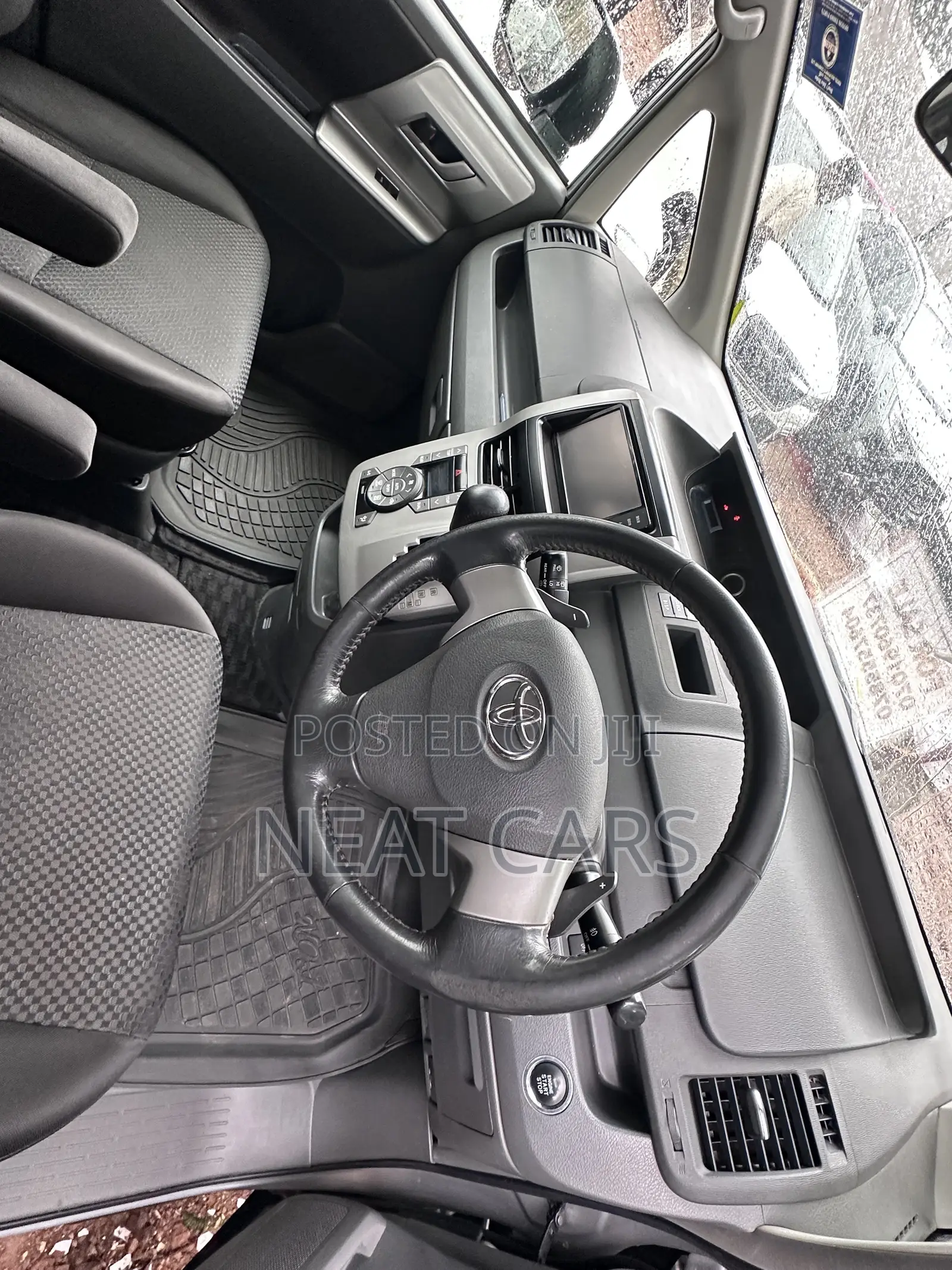 Toyota Noah 2010 Silver