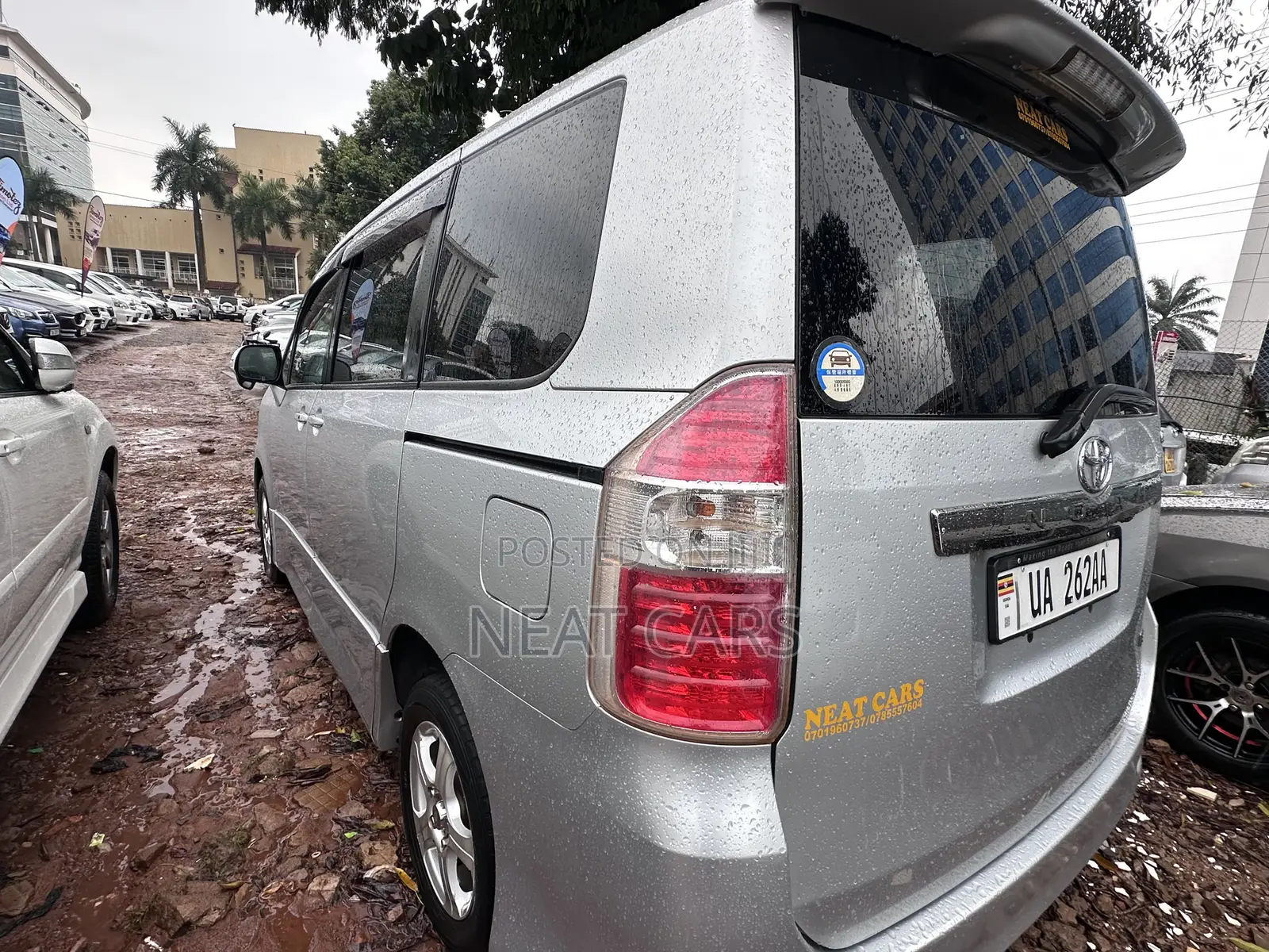 Toyota Noah 2010 Silver
