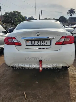 Nissan Fuga 2015