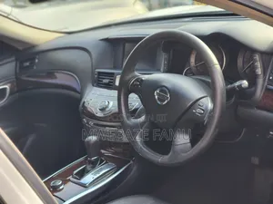 Nissan Fuga 2015