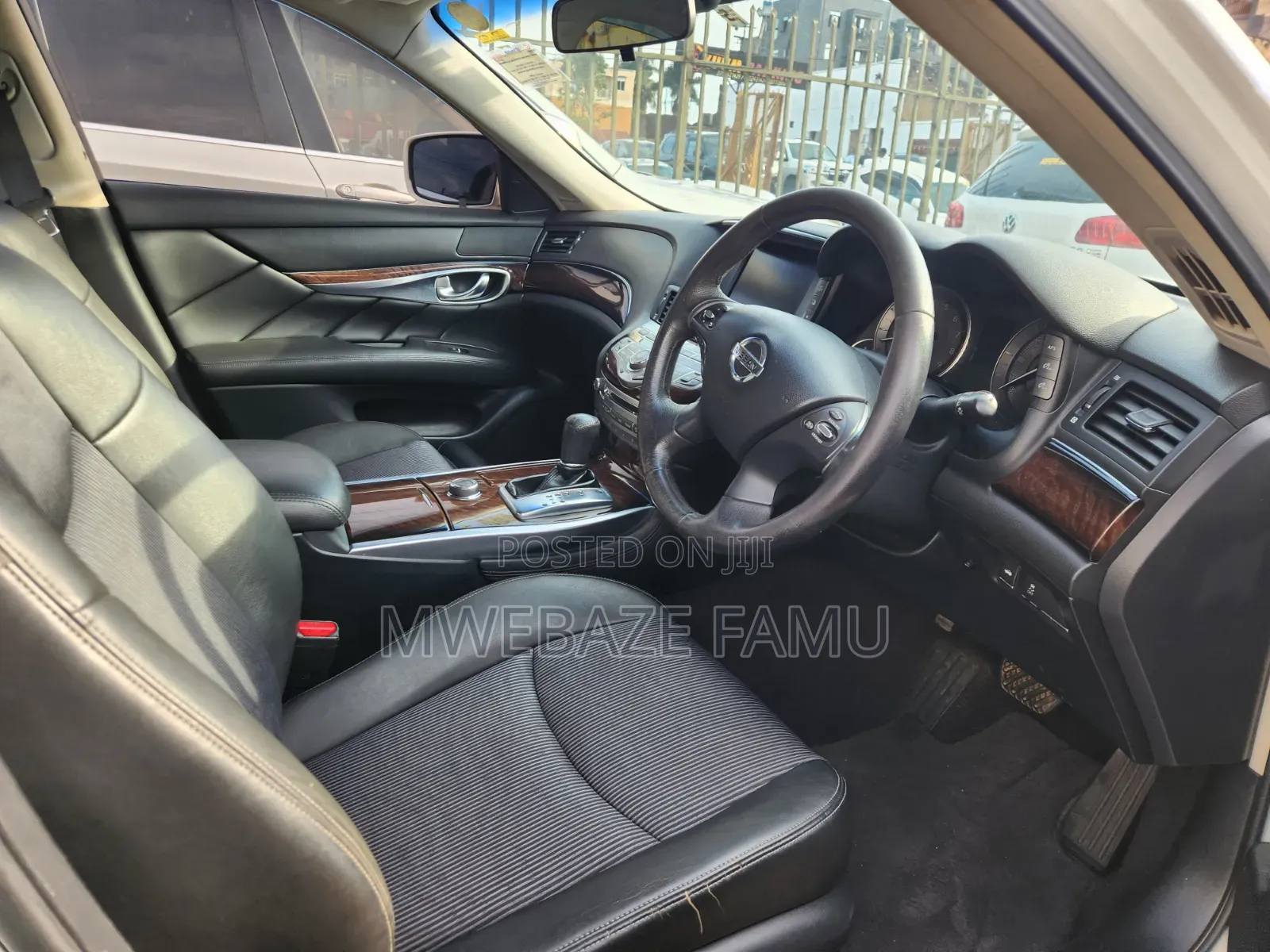 Nissan Fuga 2015