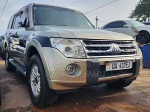 Mitsubishi Pajero 2011 Gold